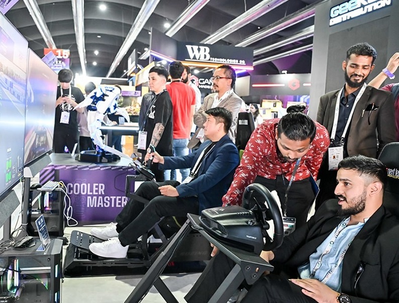 2026年德国欧洲消费电子及通讯展览会GITEX EUROPE展馆现场，专业观众参观实况