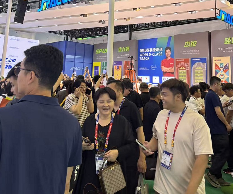 2027年中国成都国际体育用品博览会-中国体博会China Sport Show展馆现场，专业观众参观实况