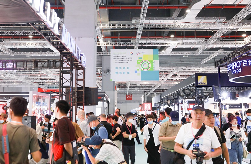 2026年上海国际摄影器材和数码影像展览会P&IPHOTO & IMAGING SHANGHAI 展馆现场，专业观众参观实况
