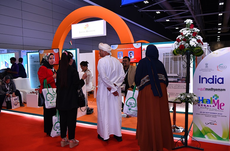 2026年中东阿曼医疗器械展览会Oman Health展馆现场,专业观众参观实况