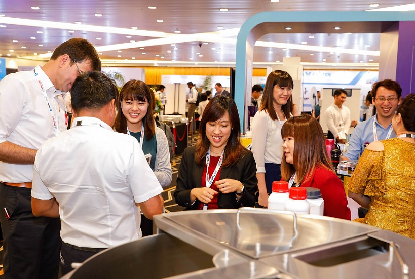 2027年新加坡制药会议及展览会ISPE Singapore Affiliate参展商与海外采购商展台洽谈现场