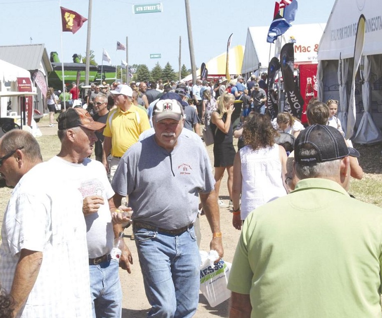 2027年美国明尼苏达农业机械展览会Minnesota Farmfest展馆现场,专业观众参观实况