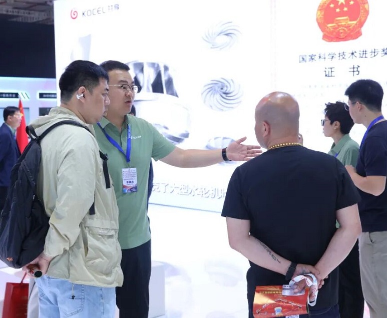 2027年中国（天津）国际铸造博览会METAL CHINA参展商与海外采购商展台洽谈现场