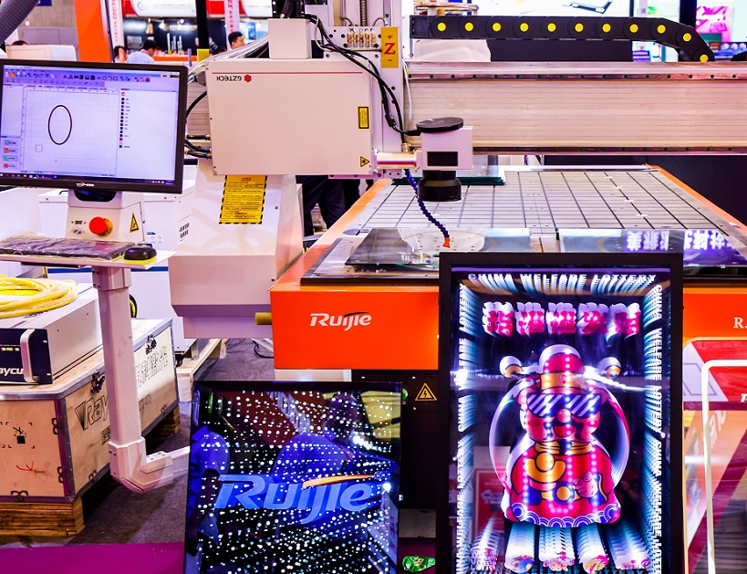 2027年上海国际喷绘图文及数码印花展Digital Printing China展馆现场，专业观众参观实况