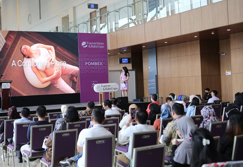 2026年印尼玩具及孕婴童用品展览会FOMBEX Expo展馆现场，专业观众参观实况