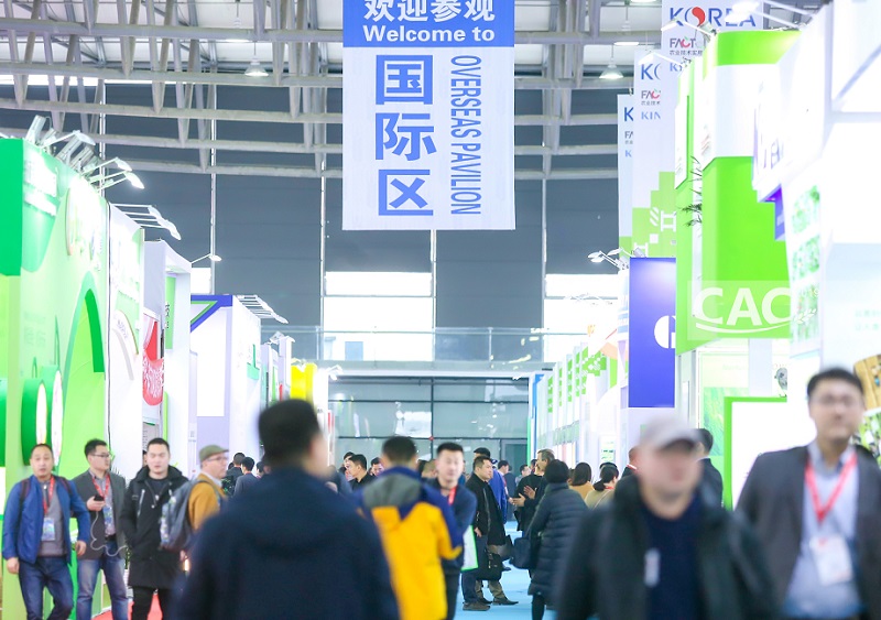 2027年中国(上海)国际现代农业科技展览会AgTech展馆现场,专业观众参观实况