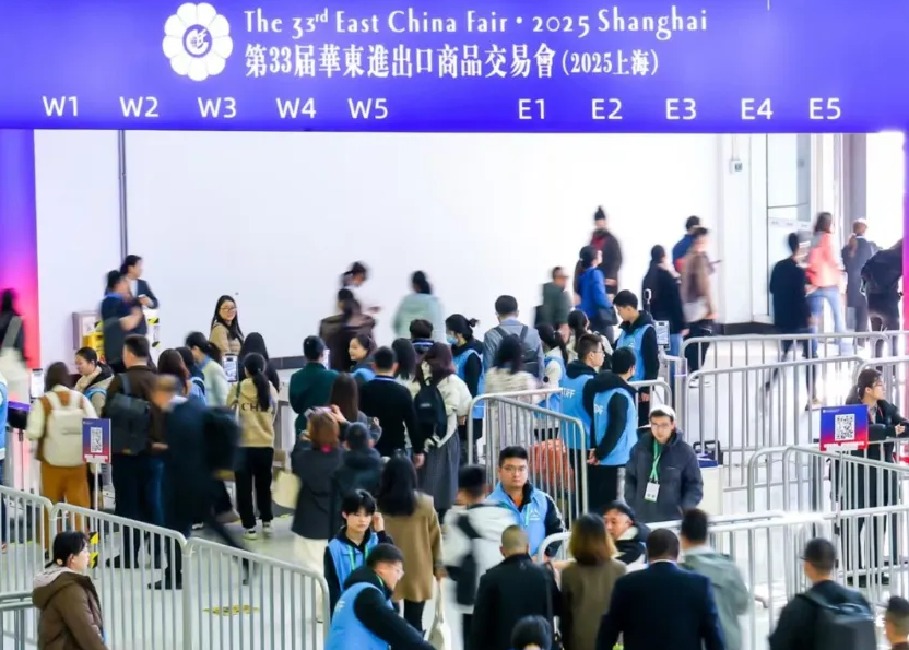 2027年上海华东进出口商品交易会-华交会EAST CHINA FAIR展馆现场,专业观众参观实况