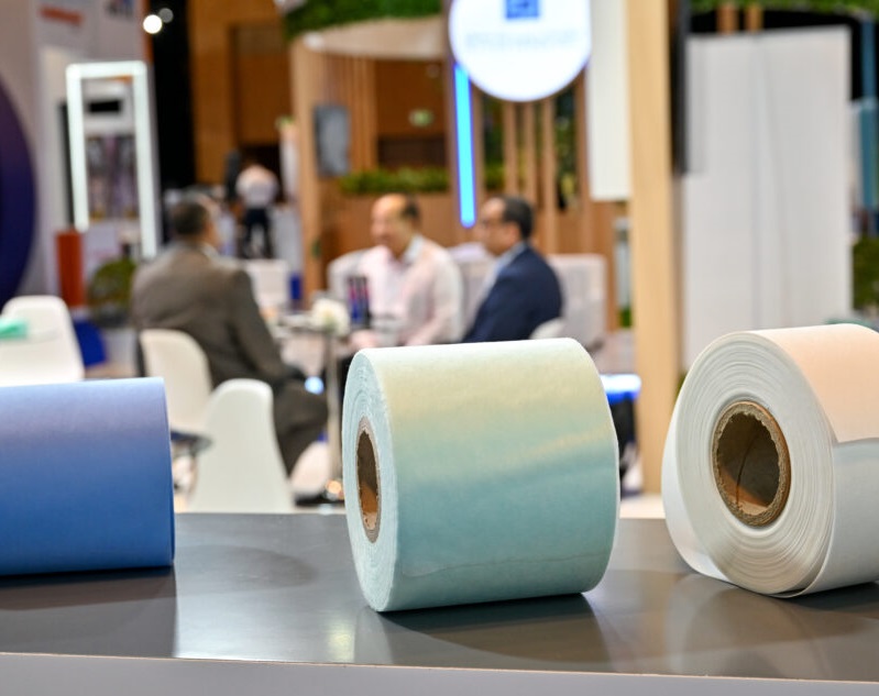 2027年中东阿布扎比造纸、生活用纸展览会Paper & Tissue Show参展商与海外采购商展台洽谈现场