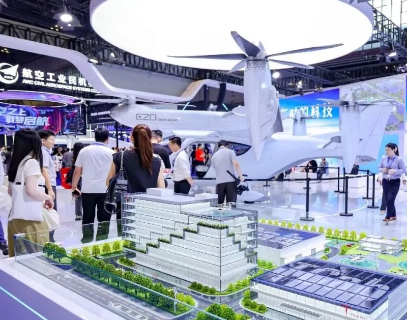 2027年上海国际低空经济博览会International Advanced Air Mobility Expo参展商与海外采购商展台洽谈现场