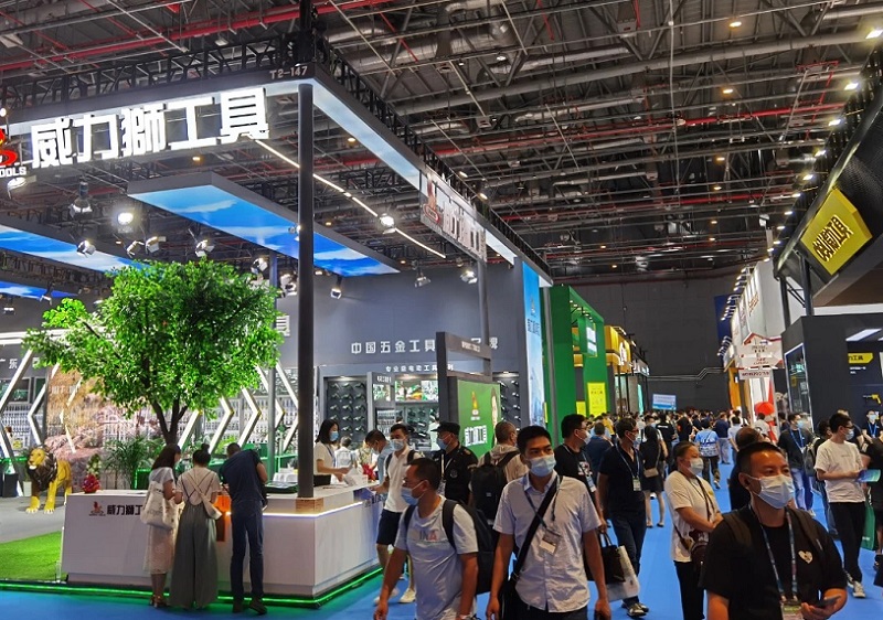 2027年中国国际五金博览会CIHF展馆现场,专业观众参观实况