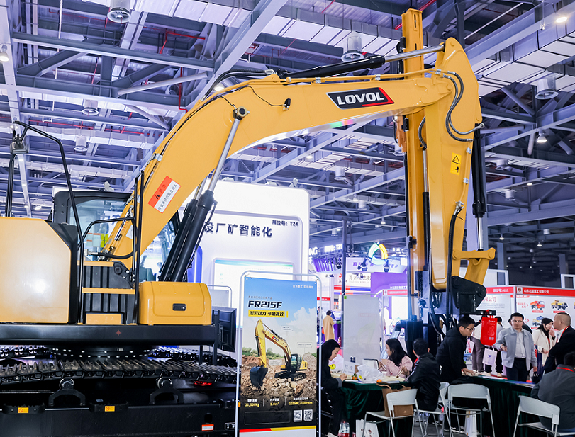 2027年江西国际绿色矿业博览会Jiangxi Mining Exhibition参展商与海外采购商展台洽谈现场