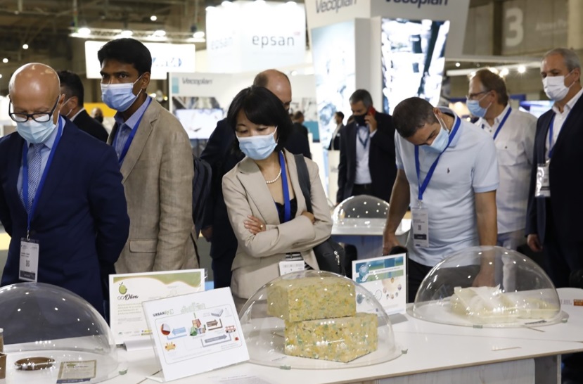2029年西班牙巴塞罗那化工展览会EXPOQUIMIA展馆现场，专业观众参观实况