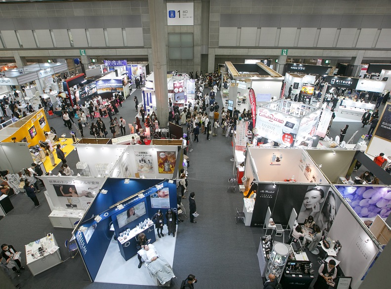 2027年日本东京美容展览会Beautyworld Japan Tokyo参展商与海外采购商展台洽谈现场