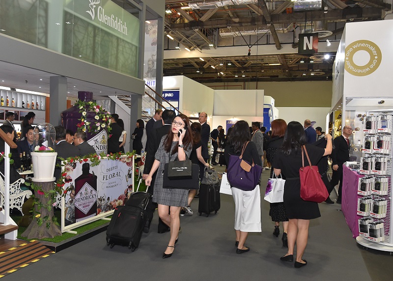 2027年新加坡亚太免税展览与会议TFWATFWA Asia Pacific Exhibition & Conference参展商与海外采购商展台洽谈现场