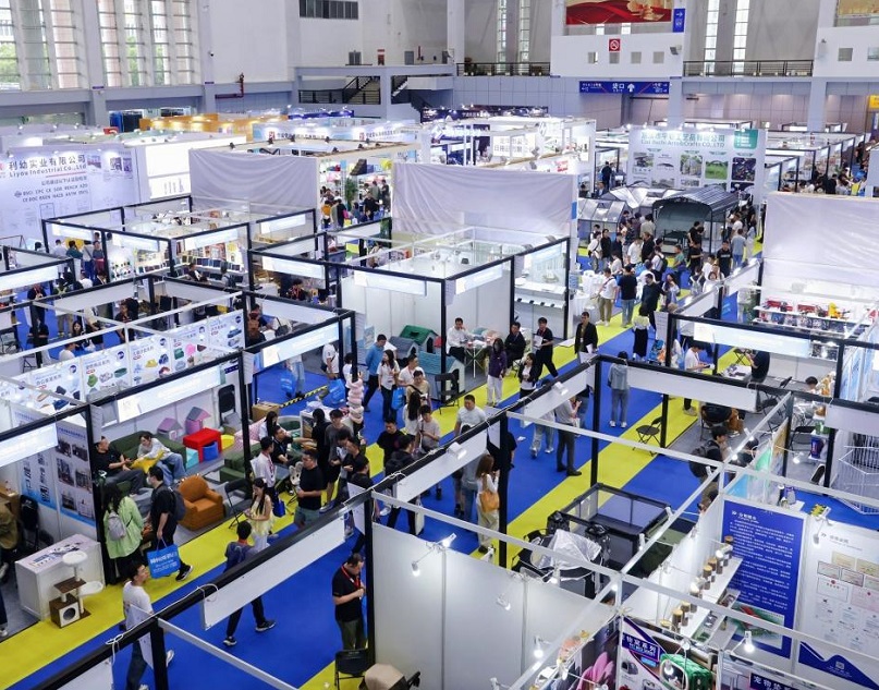 2027年宁波出口跨境电商展-宁波跨博会GETfair展馆现场,专业观众参观实况