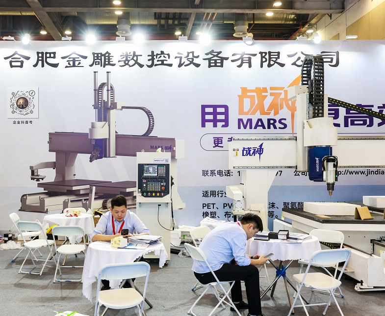 2027年中国(上海)国际高性能复合材料展览会CSCME参展商与海外采购商展台洽谈现场