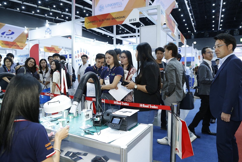 2027年泰国曼谷电子生产设备展览会NEPCON Thailand参展商与海外采购商展台洽谈现场