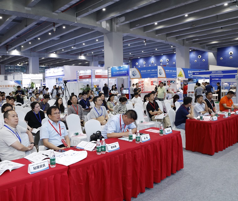 2027年广州亚太国际工业涂料、粉末涂料与涂装展览会ICPC展馆现场,专业观众参观实况