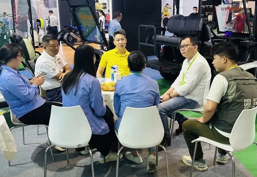 2027年深圳国际高尔夫博览会CGSP展馆现场,专业观众参观实况