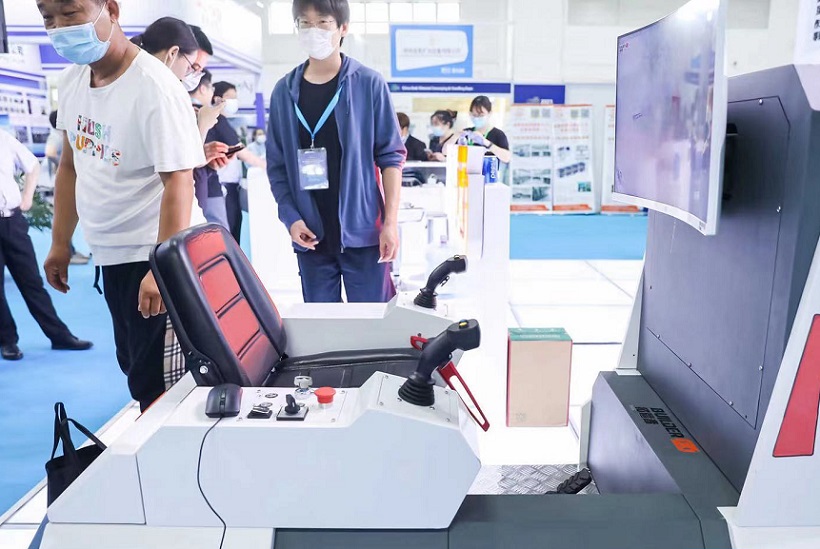 2027年中国（北京）国际矿业展览会CIME展馆现场，专业观众参观实况