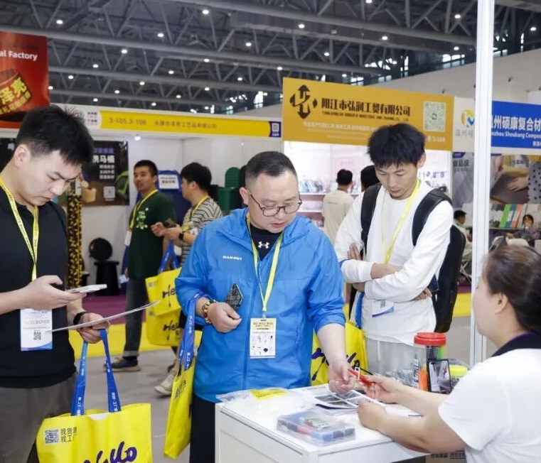 2027年中国(宁波)中小工厂展览会Factory Fair展馆现场,专业观众参观实况