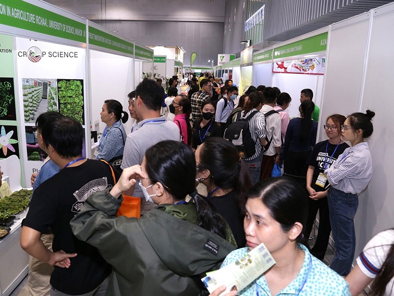 2027年越南亚洲果蔬及花卉园艺展览会HortEx参展商与海外采购商展台洽谈现场