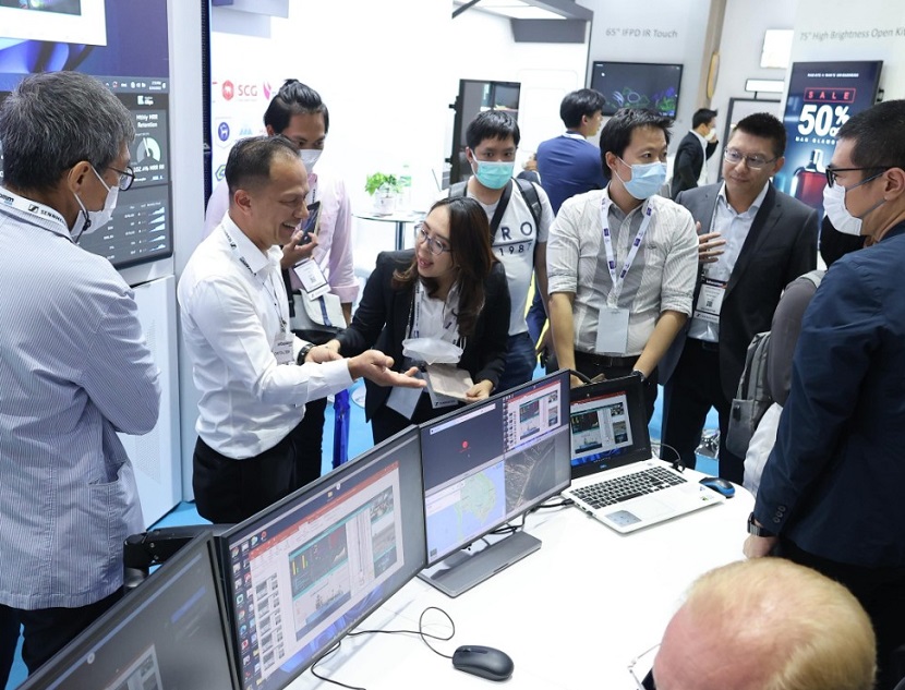 2027年马来西亚亚洲视听集成设备与技术展览会InfoComm Asia参展商与海外采购商展台洽谈现场
