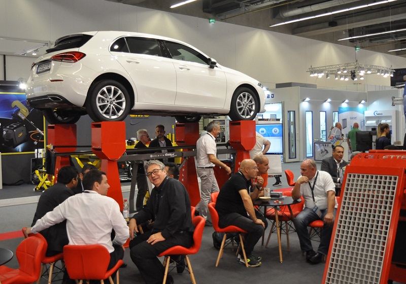 2027年土耳其伊斯坦布尔汽车工业及汽配展览会Automechanika Istanbul参展商与海外采购商展台洽谈现场