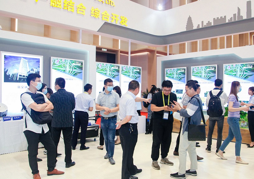2026年天津世界交通运输大会WTC展馆现场，专业观众参观实况