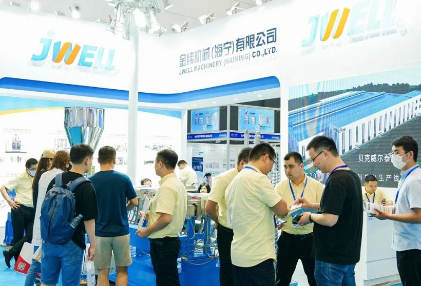 2027年青岛国际橡胶技术展览会RTF展馆现场,专业观众参观实况