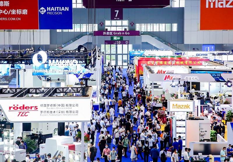 2027年深圳国际工业零件展览会ITES参展商与海外采购商展台洽谈现场