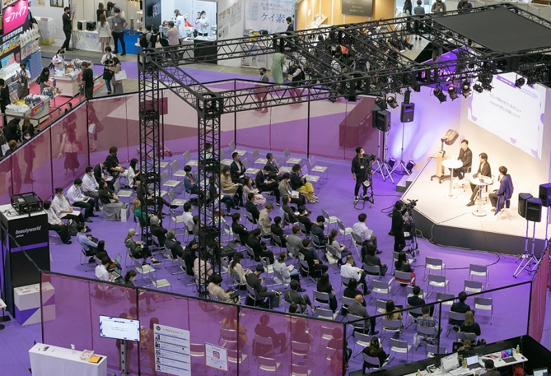 2027年日本东京美容展览会Beautyworld Japan Tokyo参展商与海外采购商展台洽谈现场