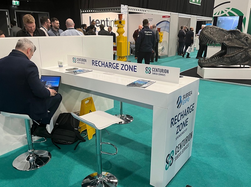 2027年英国阿伯丁海底水下作业展览会SUBSEA EXPO参展商与海外采购商展台洽谈现场
