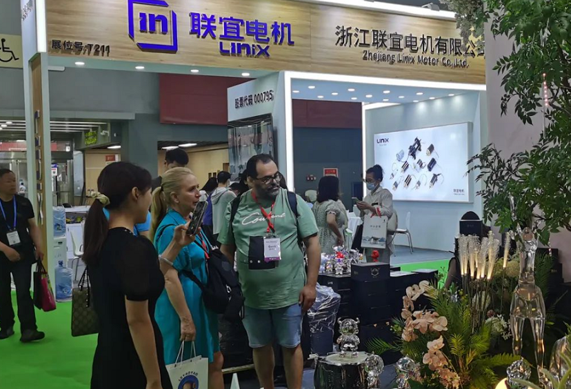 2027年广州亚洲园林机械及园艺工具展GMF展馆现场,专业观众参观实况