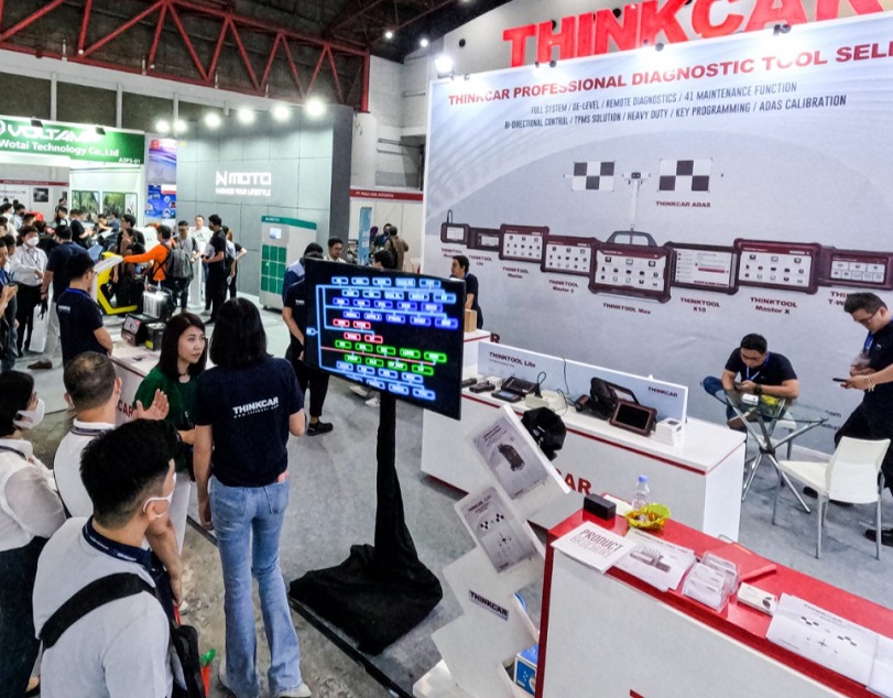 2027年印尼雅加达汽车配件展览会INAPA 参展商与海外采购商展台洽谈现场