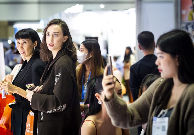2027年泰国曼谷美容展览会COSMOPROF CBE ASEAN展馆现场，专业观众参观实况