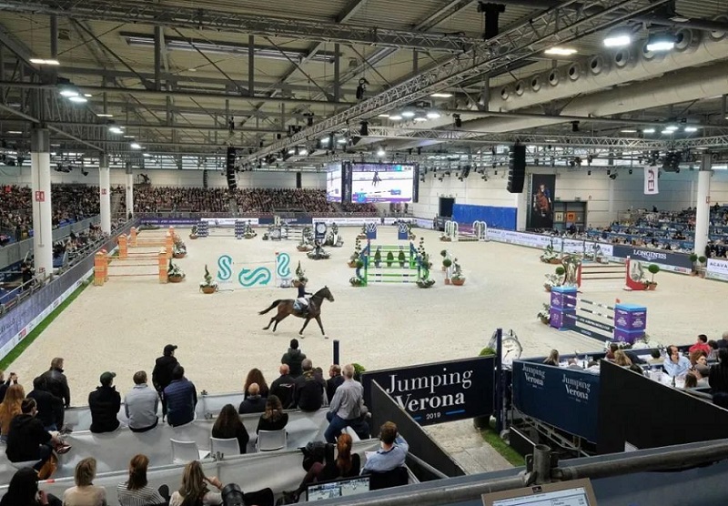 2026年意大利维罗纳马术马具展览会FIERACAVALLI参展商与海外采购商展台洽谈现场