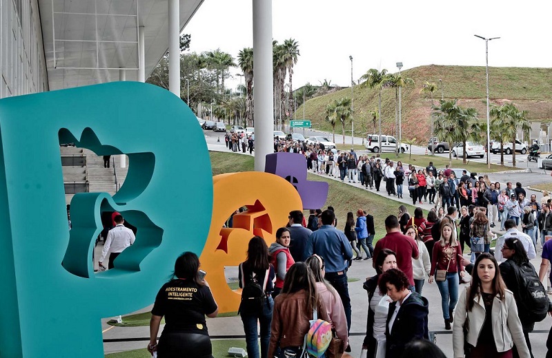 2027年巴西圣保罗宠物用品展览会Pet South America展馆现场,专业观众参观实况