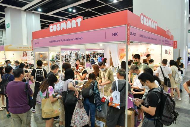 2027年香港美容与健康生活展览会Beauty & Wellness Expo参展商与海外采购商展台洽谈现场