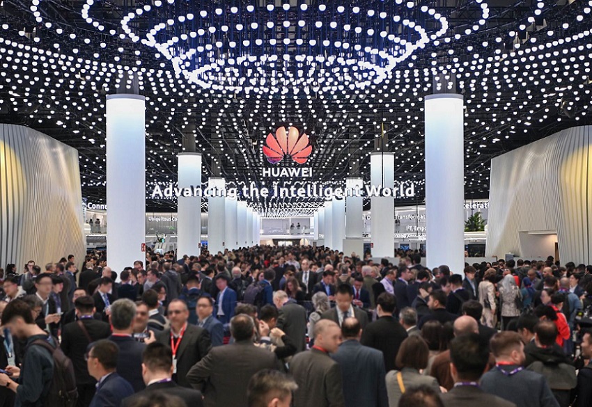 2027年MWC西班牙巴塞罗那世界移动通信大会MWC Barcelona参展商与海外采购商展台洽谈现场