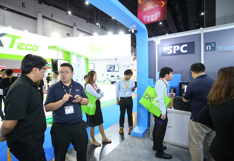 2026年泰国曼谷安防及消防展览会Secutech Thailand参展商与海外采购商展台洽谈现场
