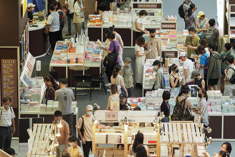 2027年韩国首尔书展览会SIBF参展商与海外采购商展台洽谈现场