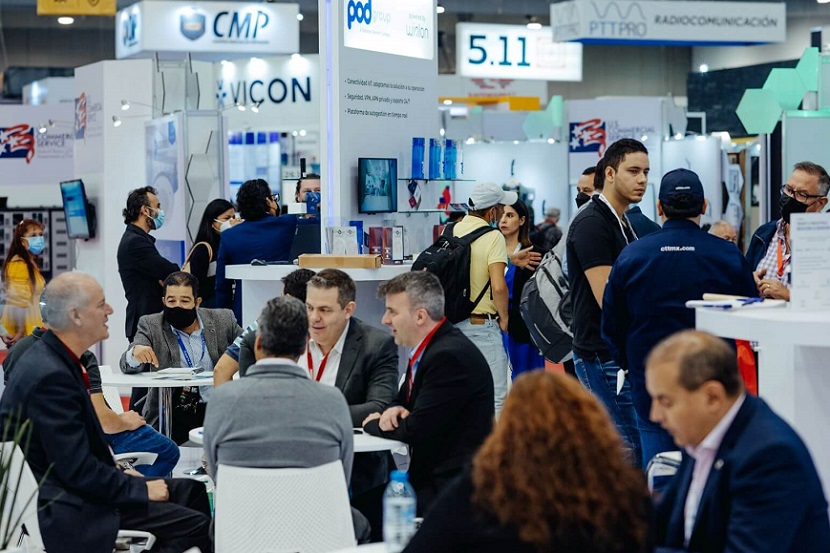 2027年墨西哥劳保展览会Expo Seguridad Industrial展馆现场,专业观众参观实况