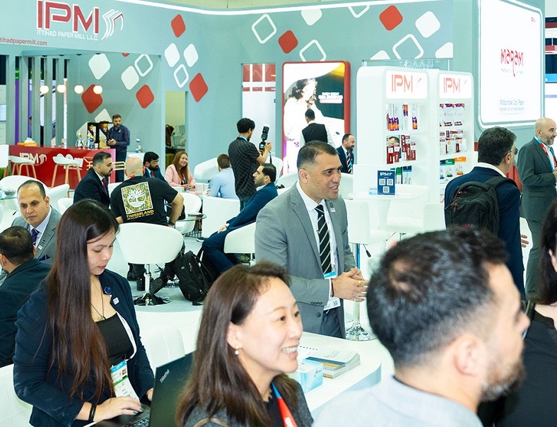 2027年中东迪拜文具及办公用品展览会Paperworld Middle East参展商与海外采购商展台洽谈现场