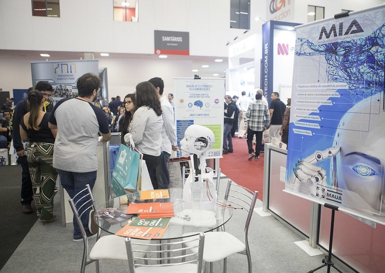 2027年巴西圣保罗工业、机床、自动化机器人展览会EXPOMAFE展馆现场，专业观众参观实况