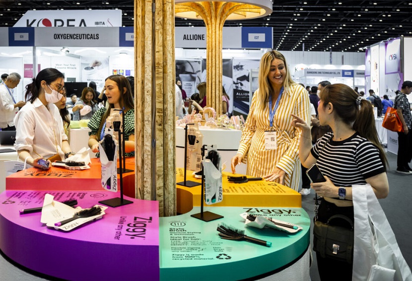 2027年泰国曼谷美容展览会COSMOPROF CBE ASEAN展馆现场，专业观众参观实况