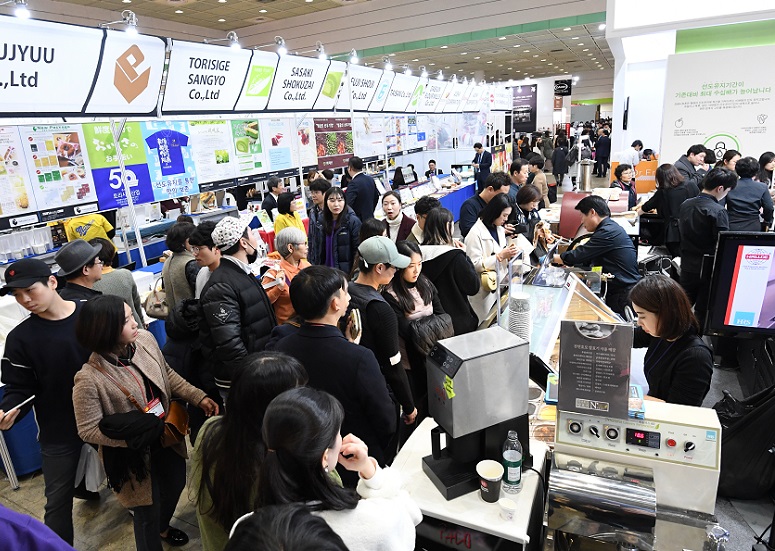 2026年韩国农产品展览会Natural Week参展商与海外采购商展台洽谈现场