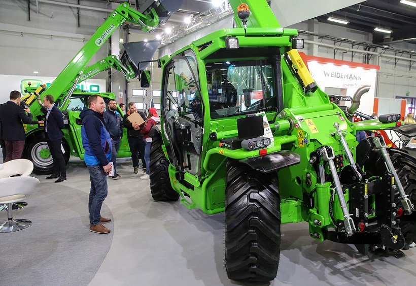 2027年波兰农业及农业机械展览会AGROTECH展馆现场，专业观众参观实况
