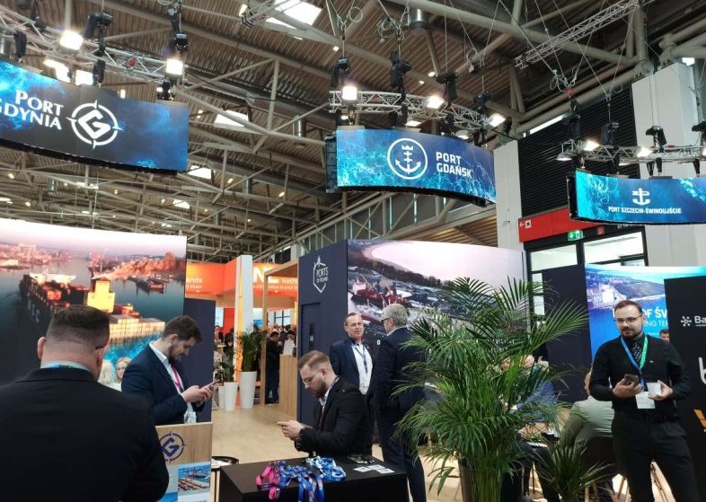 2026年波兰华沙运输物流展览会TransLogistica Poland展馆现场,专业观众参观实况