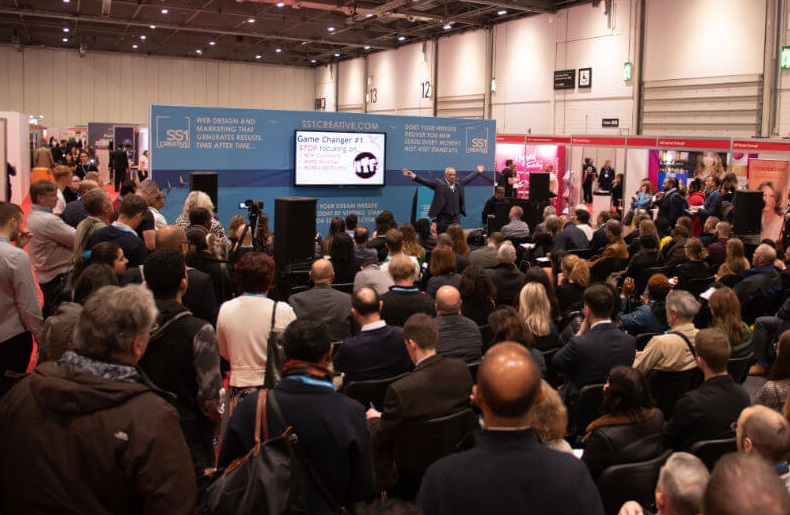 2026年英国伦敦零售科技展览会Smart Retail Tech Expo展馆现场，专业观众参观实况